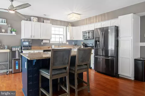 Kitchen - 225 Cadle Ave, Edgewater, MD 21037 photo 2 of 4
