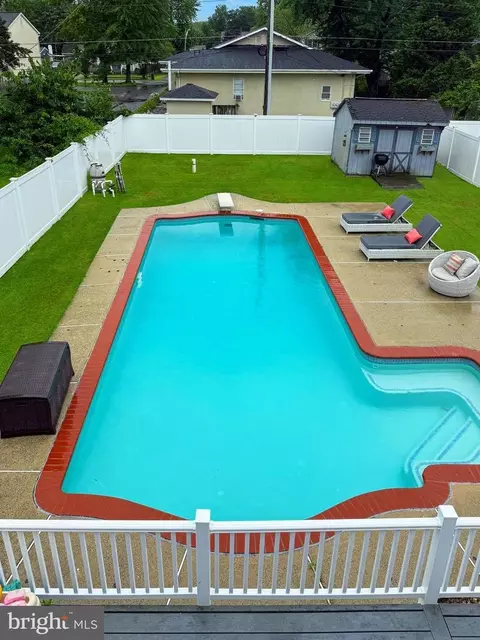 Exterior - 225 Cadle Ave, Edgewater, MD 21037 photo 6 of 8