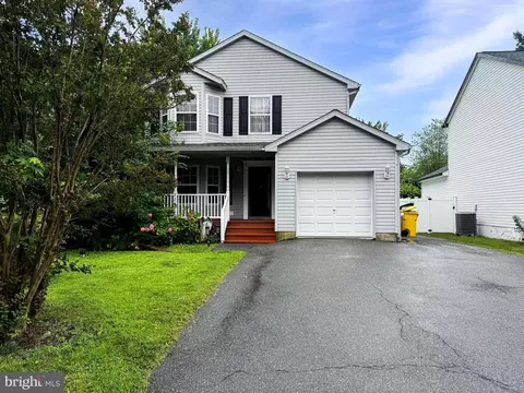 Exterior - 225 Cadle Ave, Edgewater, MD 21037 photo 2 of 8