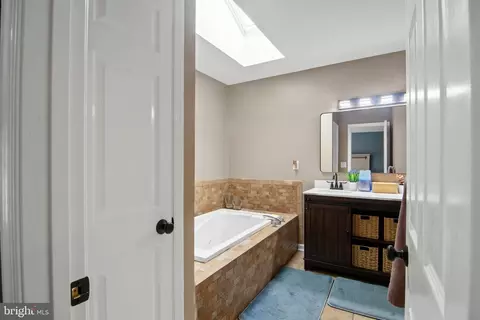 Entry Way - 225 Cadle Ave, Edgewater, MD 21037 photo 3 of 3