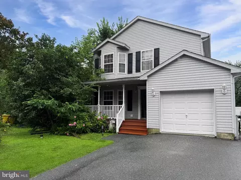 Exterior - 225 Cadle Ave, Edgewater, MD 21037 photo 3 of 8