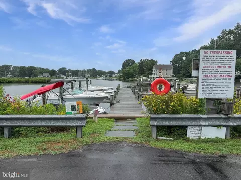 Exterior - 225 Cadle Ave, Edgewater, MD 21037 photo 7 of 8
