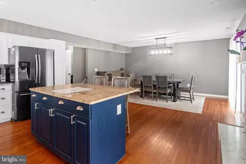 Entry Way - 225 Cadle Ave, Edgewater, MD 21037 photo 1 of 3