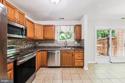 Kitchen - 1029 Commanders Way N, Annapolis, MD 21409 photo 3 of 3