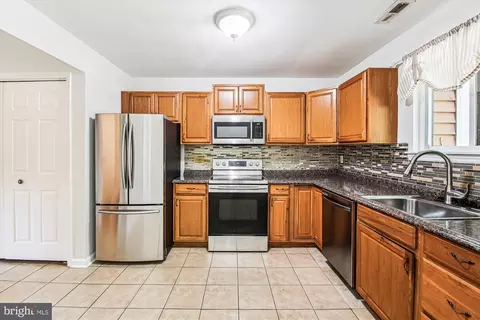 Kitchen - 1029 Commanders Way N, Annapolis, MD 21409 photo 2 of 3