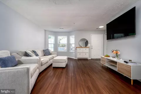 Living - 50 Amberstone Ct #E, Annapolis, MD 21403 photo 2 of 2