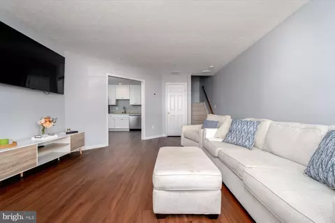 Living - 50 Amberstone Ct #E, Annapolis, MD 21403 photo 1 of 2