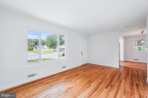 Living - 529 Rita Dr, Odenton, MD 21113 photo 2 of 4