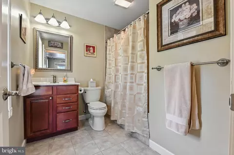 Bath - 855 Clamshell Ct, Edgewater, MD 21037 photo 5 of 5
