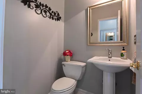 Entry Way - 855 Clamshell Ct, Edgewater, MD 21037 photo 3 of 4