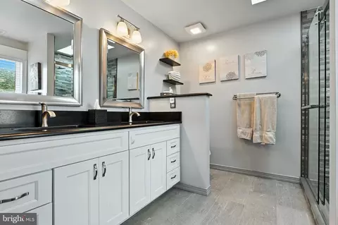 Bath - 855 Clamshell Ct, Edgewater, MD 21037 photo 3 of 5