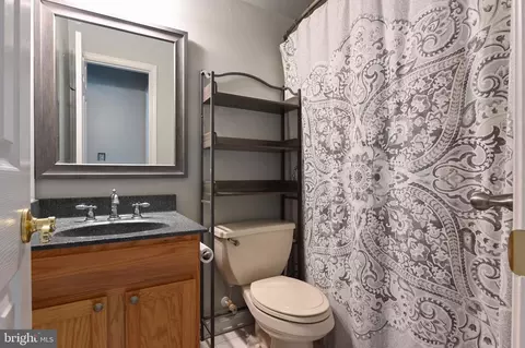 Bath - 855 Clamshell Ct, Edgewater, MD 21037 photo 4 of 5