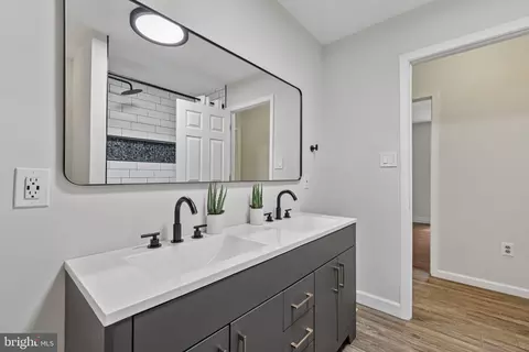 Bath - 7584 Carlin Rd, Hanover, MD 21076 photo 2 of 6