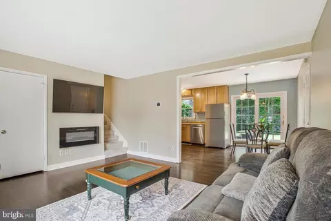 Living - 103 Holly Rd, Edgewater, MD 21037 photo 2 of 2