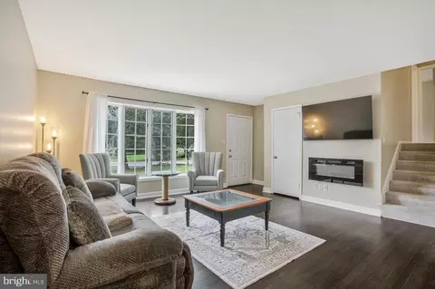 Living - 103 Holly Rd, Edgewater, MD 21037 photo 1 of 2