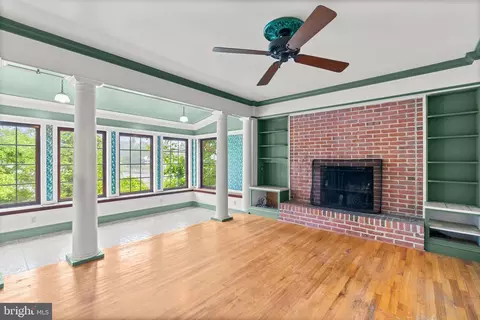 Living - 1800 Chesapeake Pl, Pasadena, MD 21122 photo 9 of 11