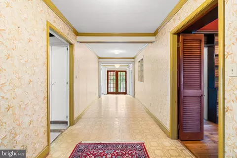 Entry Way - 1800 Chesapeake Pl, Pasadena, MD 21122 photo 1 of 5
