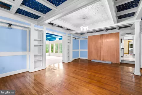 Living - 1800 Chesapeake Pl, Pasadena, MD 21122 photo 4 of 11