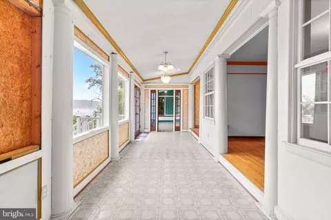 Entry Way - 1800 Chesapeake Pl, Pasadena, MD 21122 photo 2 of 5