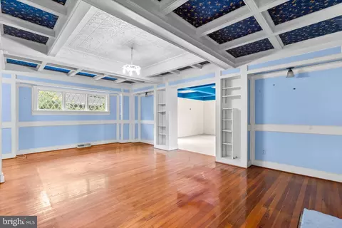 Living - 1800 Chesapeake Pl, Pasadena, MD 21122 photo 3 of 11