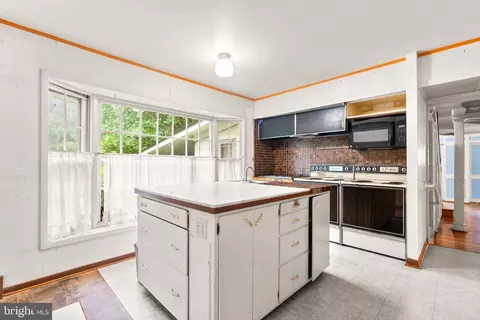 Kitchen - 1800 Chesapeake Pl, Pasadena, MD 21122 photo 2 of 4