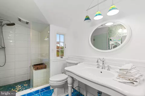Bath - 1800 Chesapeake Pl, Pasadena, MD 21122 photo 6 of 6