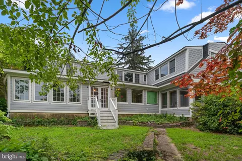 Exterior - 1800 Chesapeake Pl, Pasadena, MD 21122 photo 3 of 9