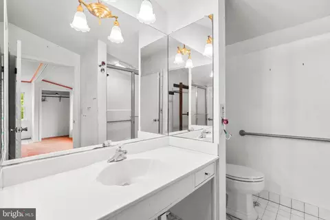 Bath - 1800 Chesapeake Pl, Pasadena, MD 21122 photo 3 of 6