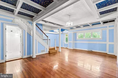 Living - 1800 Chesapeake Pl, Pasadena, MD 21122 photo 2 of 11