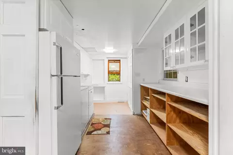 Entry Way - 1800 Chesapeake Pl, Pasadena, MD 21122 photo 5 of 5