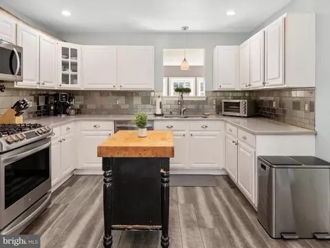 Kitchen - 8426 Park Rd, Pasadena, MD 21122 photo 2 of 5