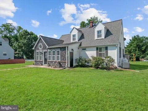 Exterior - 8426 Park Rd, Pasadena, MD 21122 photo 7 of 14