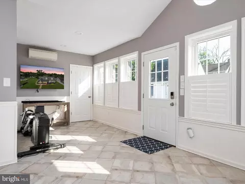 Entry Way - 8426 Park Rd, Pasadena, MD 21122 photo 2 of 5