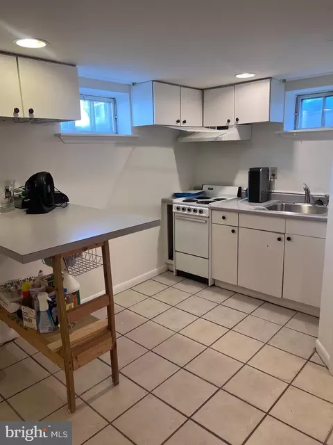 Kitchen - 8426 Park Rd, Pasadena, MD 21122 photo 4 of 5