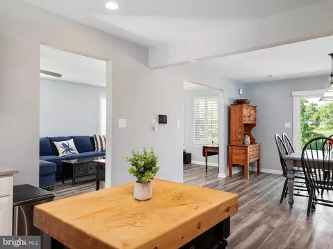 Entry Way - 8426 Park Rd, Pasadena, MD 21122 photo 1 of 5