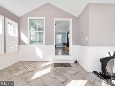 Entry Way - 8426 Park Rd, Pasadena, MD 21122 photo 3 of 5