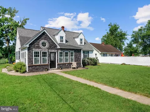 Exterior - 8426 Park Rd, Pasadena, MD 21122 photo 6 of 14