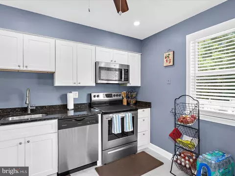 Kitchen - 1083 Vena Ln, Pasadena, MD 21122 photo 3 of 3