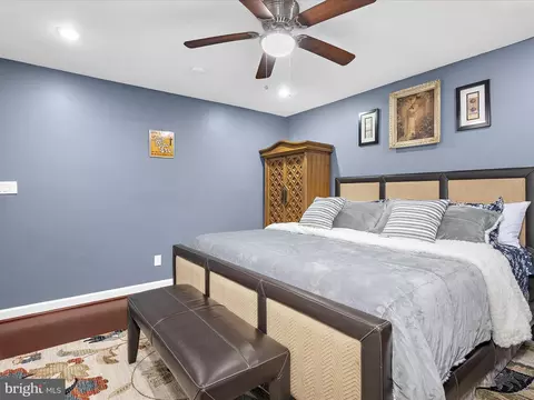 Bedroom - 1083 Vena Ln, Pasadena, MD 21122 photo 5 of 8