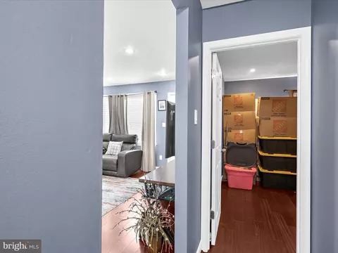 Entry Way - 1083 Vena Ln, Pasadena, MD 21122 photo 3 of 3