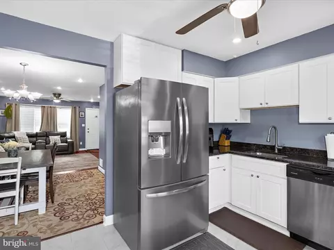 Entry Way - 1083 Vena Ln, Pasadena, MD 21122 photo 1 of 3