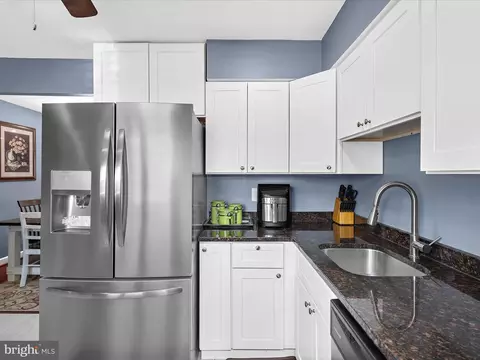 Kitchen - 1083 Vena Ln, Pasadena, MD 21122 photo 2 of 3