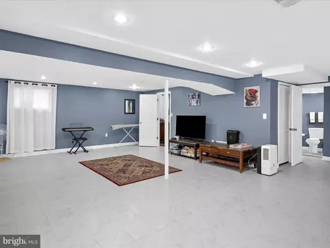 Living - 1083 Vena Ln, Pasadena, MD 21122 photo 2 of 2
