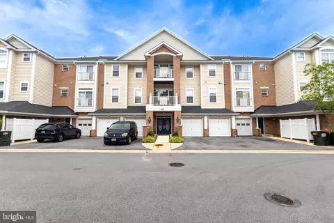421 Hamlet Club Dr #301, Edgewater, MD 21037