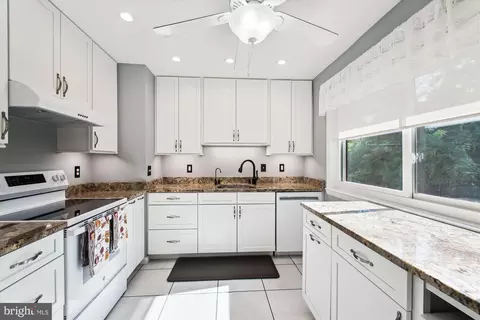 Kitchen - 1195 Highview Dr, Annapolis, MD 21409 photo 3 of 6