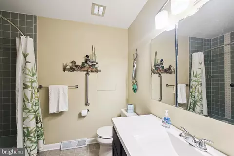 Bath - 1195 Highview Dr, Annapolis, MD 21409 photo 3 of 7