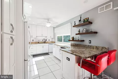 Kitchen - 1195 Highview Dr, Annapolis, MD 21409 photo 4 of 6