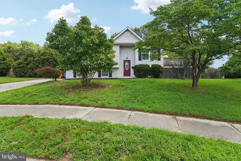 2 Raylene Ct, Glen Burnie, MD 21061