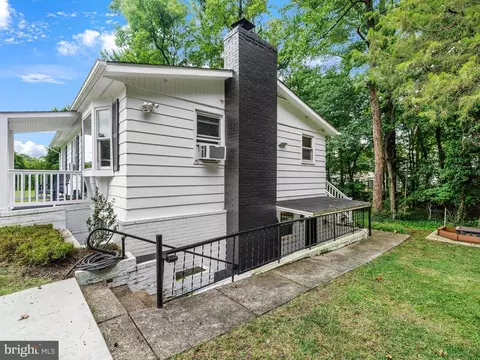 Exterior - 17 A Elliott Rd, Annapolis, MD 21403 photo 7 of 13
