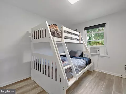 Bedroom - 17 A Elliott Rd, Annapolis, MD 21403 photo 5 of 9